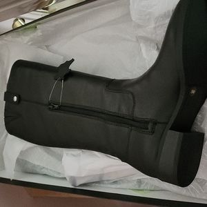 Brand new black boots
